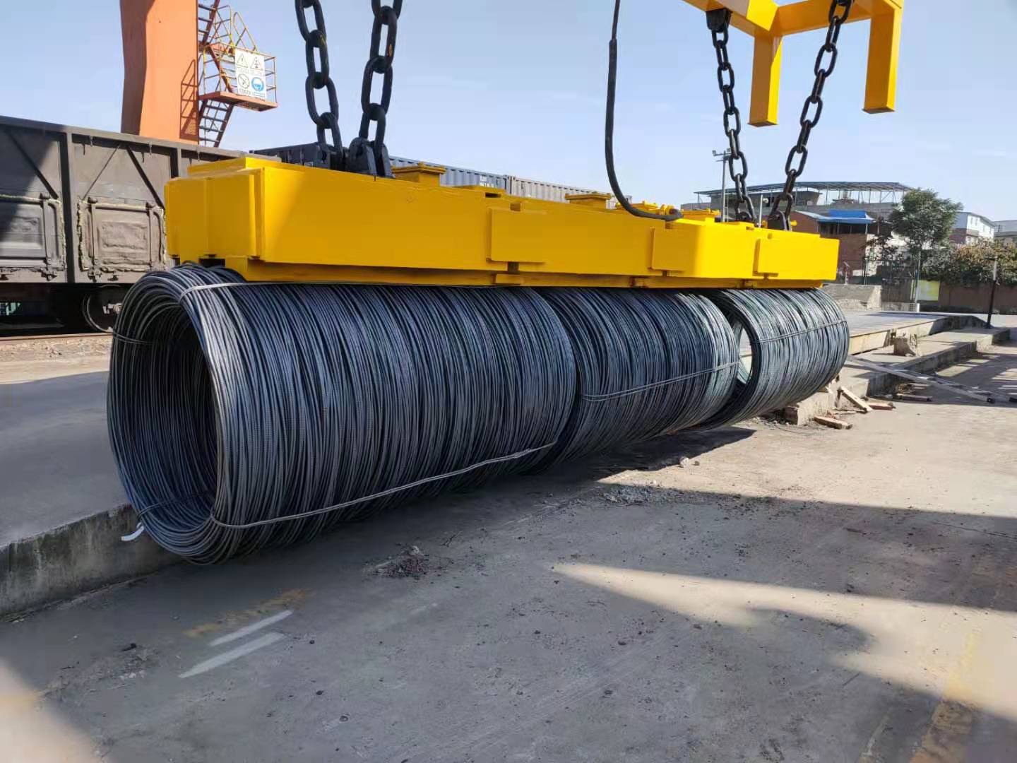 Lifting electromagnet handling steel wire rods - HVR MAG