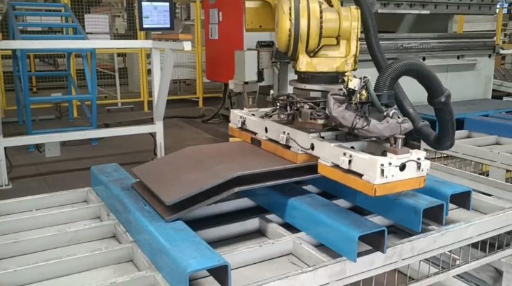 FANUC Robot Gripper Manipulates Steel for Bending Machine