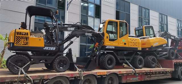 types of excavator buckets 